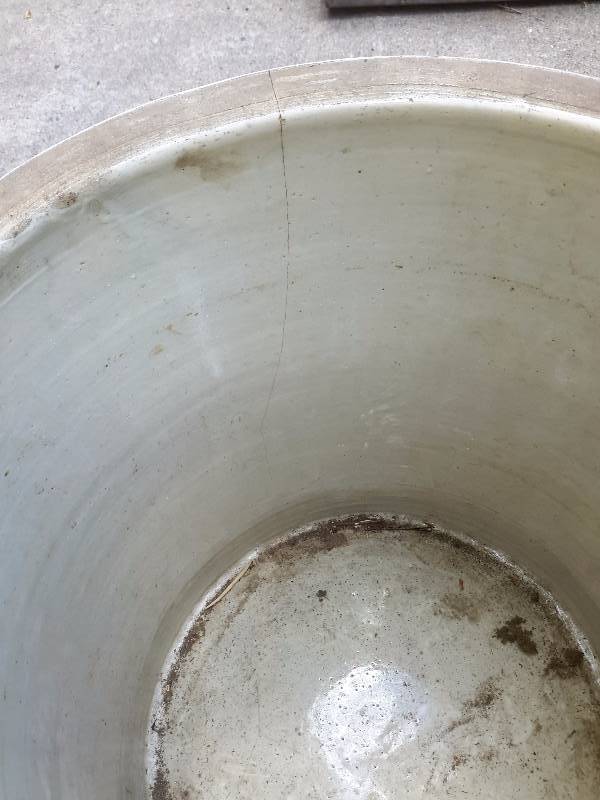No 8 Redwing Crock with rolling stand..  Has a small crack as shown
