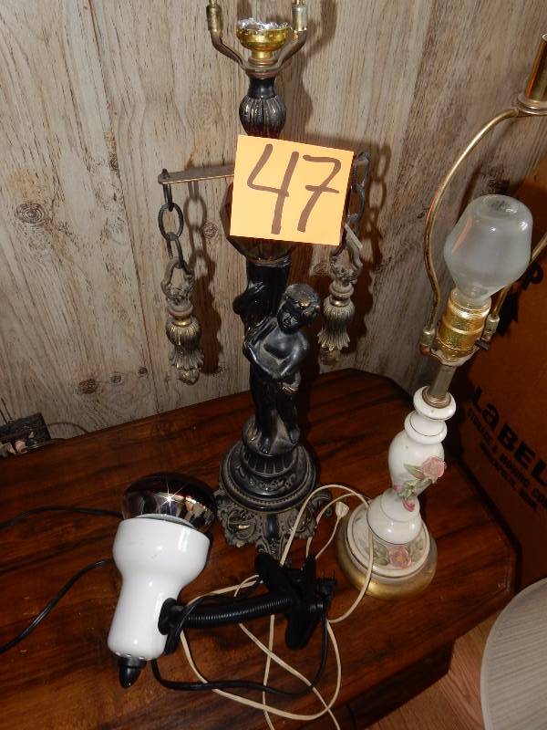 3 lamps as pictured.. 2 table, 1 heat lamp.  None tested