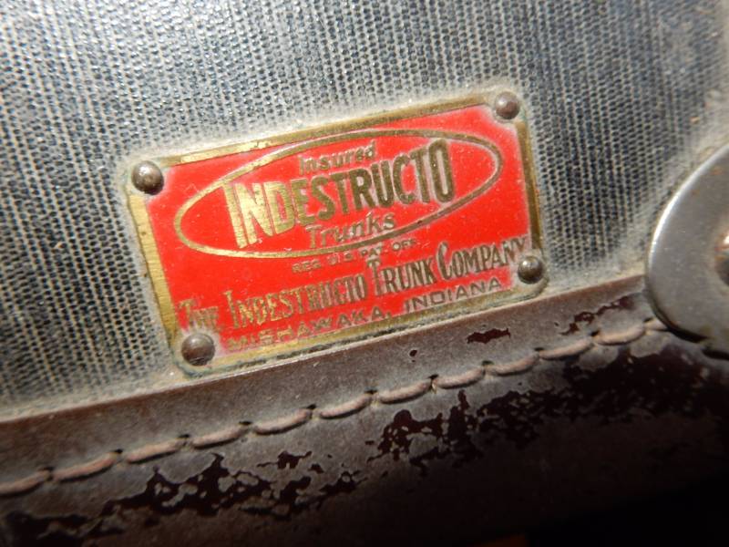 INDESTRUCTO, upright Suit Case.. Nice shape  Brief Case