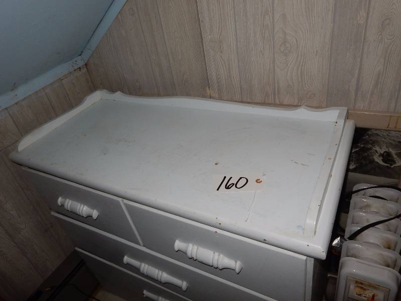 Nice Solid wood dresserChanging Table.. Wood handles.. Painted
