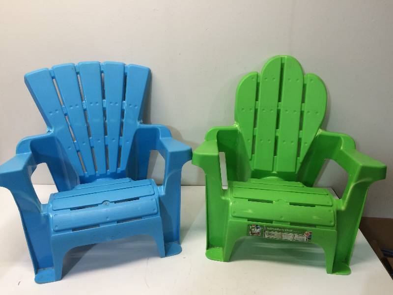 lot 15 image: Toddler Outside Chairs