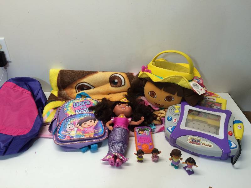 lot 27 image: Dora the Explorer