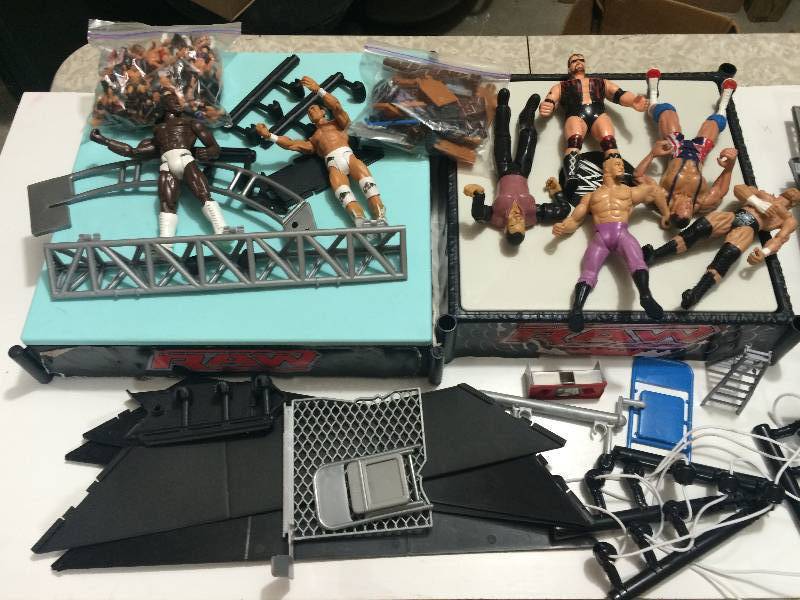 lot 19 image: WWE Play Set