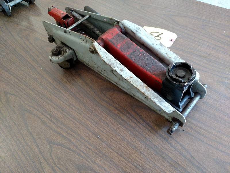 lot 93 image: Hydraulic Floor Jack, Missing Front...