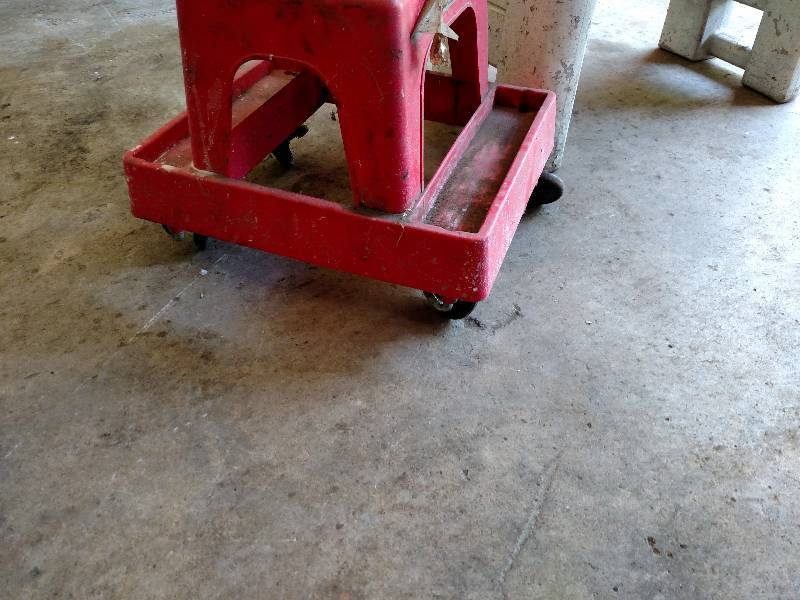 lot 94 image: Creeper Stool & 16 Step Stool...