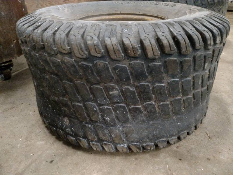 lot 107 image: Carlisle Turfmaster 20X10.00-8NHS T...