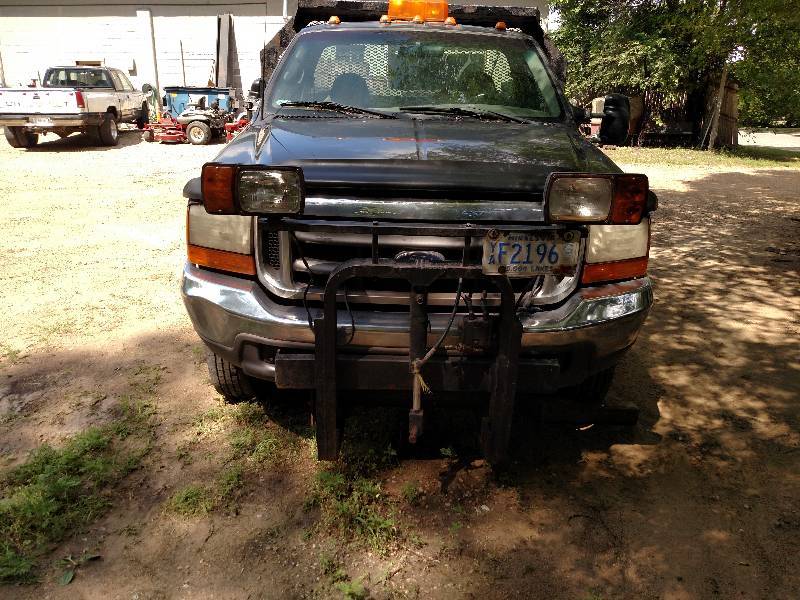lot 2 image: 1999 Ford F350 Dump Truck