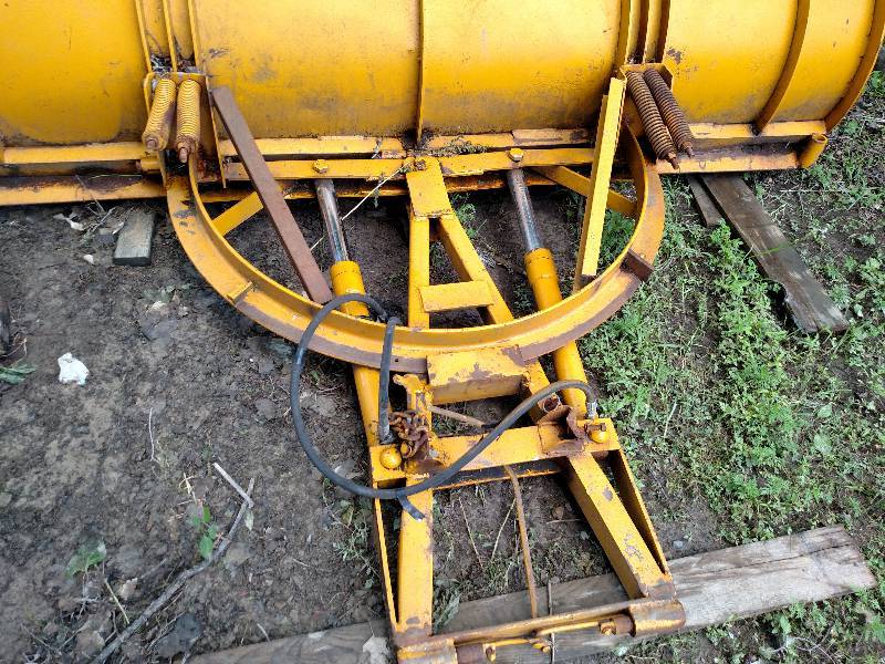 lot 51 image: Leo 9 Snowplow, Fits Lot 2, Buyer ...