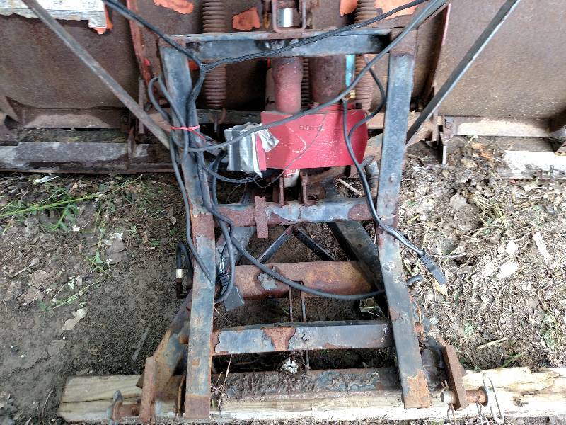 lot 52 image: Western Unimount 8 Snowplow, Fits ...