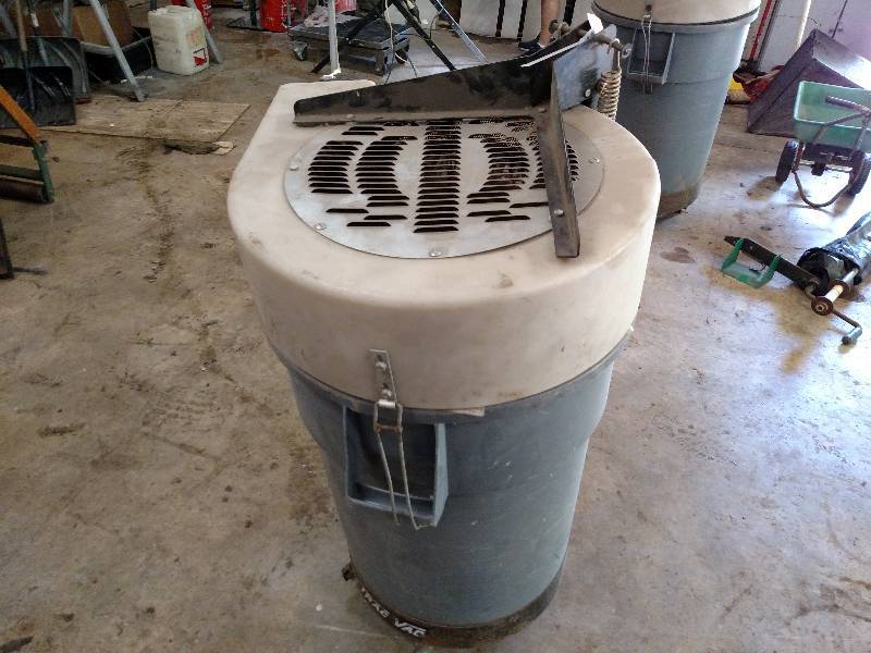 lot 25 image: Trac Vac Container, Lid, & Hose, wi...