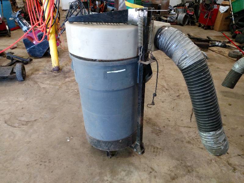 lot 26 image: Trac Vac Container, Lid, & Hose, wi...