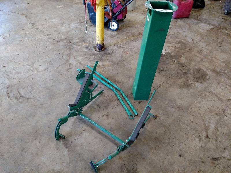 lot 18 image: Lesco Leaf Vac Parts, New...