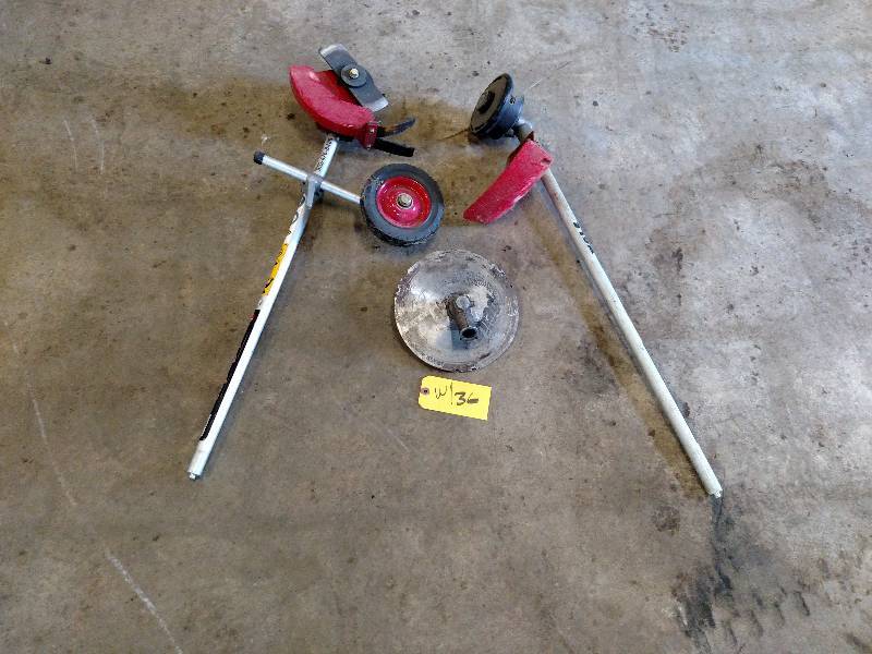 lot 36 image: Shindaiwa T230 Power Broom, Include...