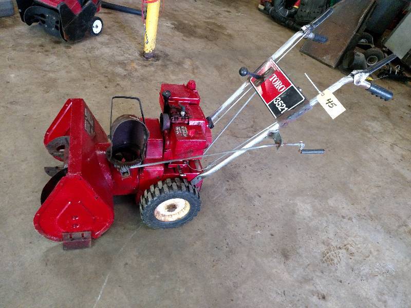 lot 45 image: Toro 3521 Snow Blower, Works...
