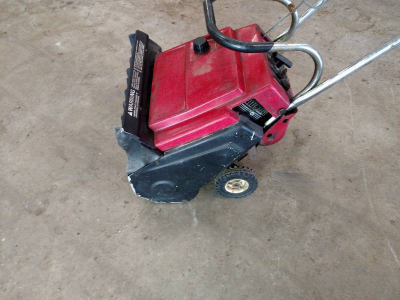 lot 47 image: Toro Snow Blower, Works...