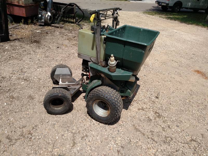 lot 13 image: Perma Green Ride-On Spreader, Spray...