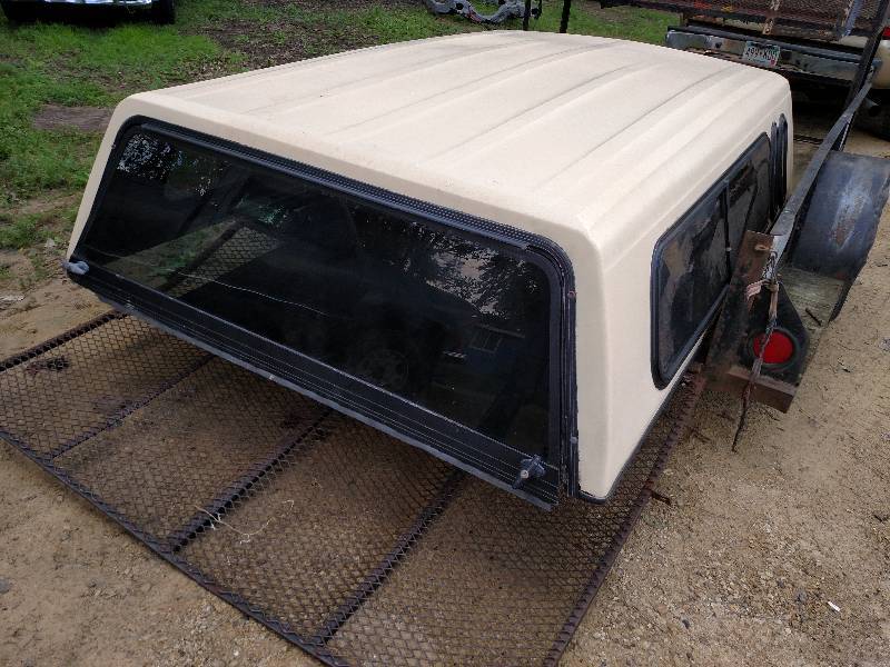 lot 151 image: 8 Fiberglass Topper