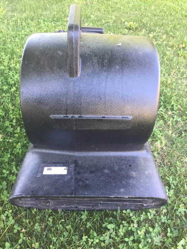 lot 4 image: INDUSTRIAL POWER Carpet Dryer Air Mover Fan Great Carpet Cleaning Equipment