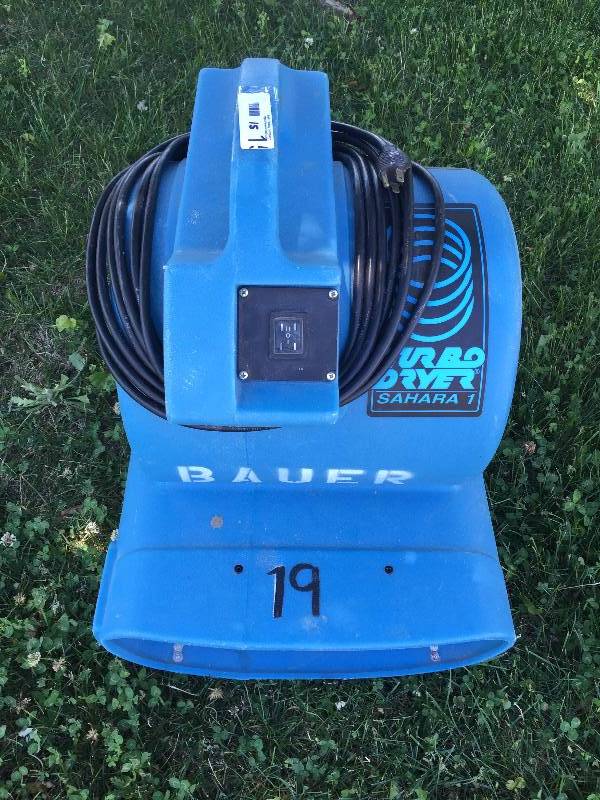 lot 15 image: DRIEAZ MODEL F188 SAHARA 1 INDUSTRIAL POWER Carpet Dryer Air Mover Fan Excellent 2 Speed Carpet Cleaning
