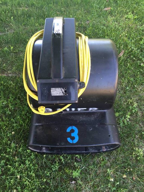 lot 16 image: Namco Carpet Blower 34 HP 3,500 CFM INDUSTRIAL POWER $$$ Commercial Carpet Dryer Air Mover Fan Excellent Wood Plank Vice Added To Lift Up Carpet - Dries Underneath