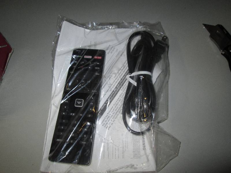 lot 454 image: VIZIO E28H-C1 28 Class 720p 60Hz Full-Array LED Smart TV