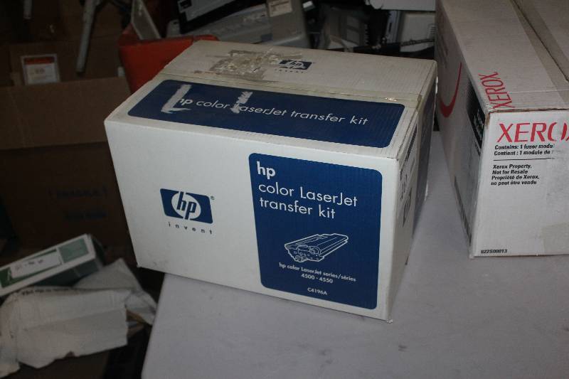 lot 40 image: HP Color LaserJet Transfer Kit 45004550