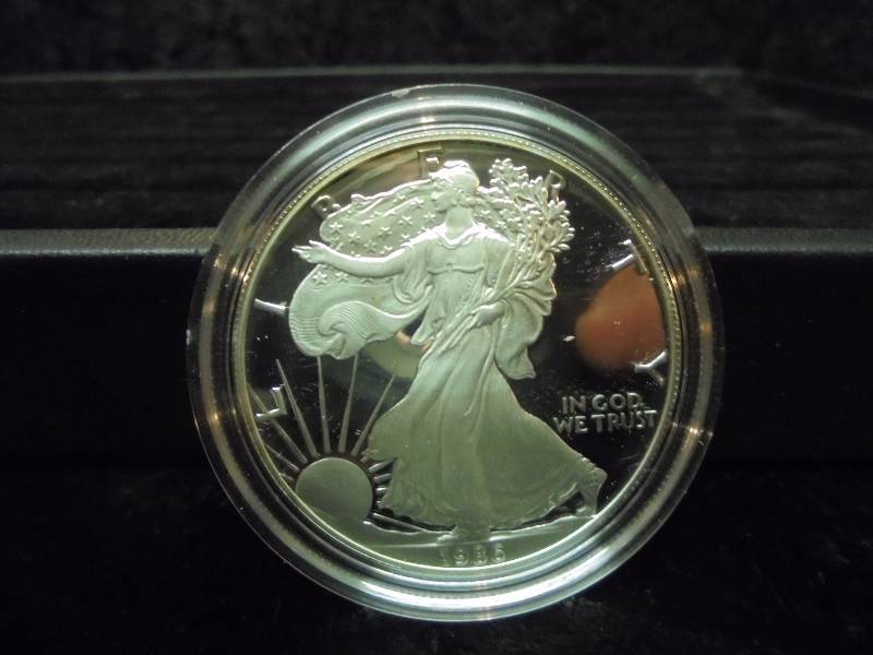 1986 American Eagle 1 oz. Proof Silver Bullion Coin in Velvet Display