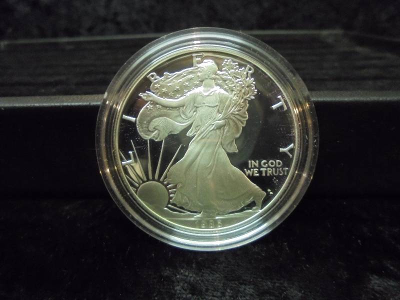 1986 American Eagle 1 oz. Proof Silver Bullion Coin in Velvet Display