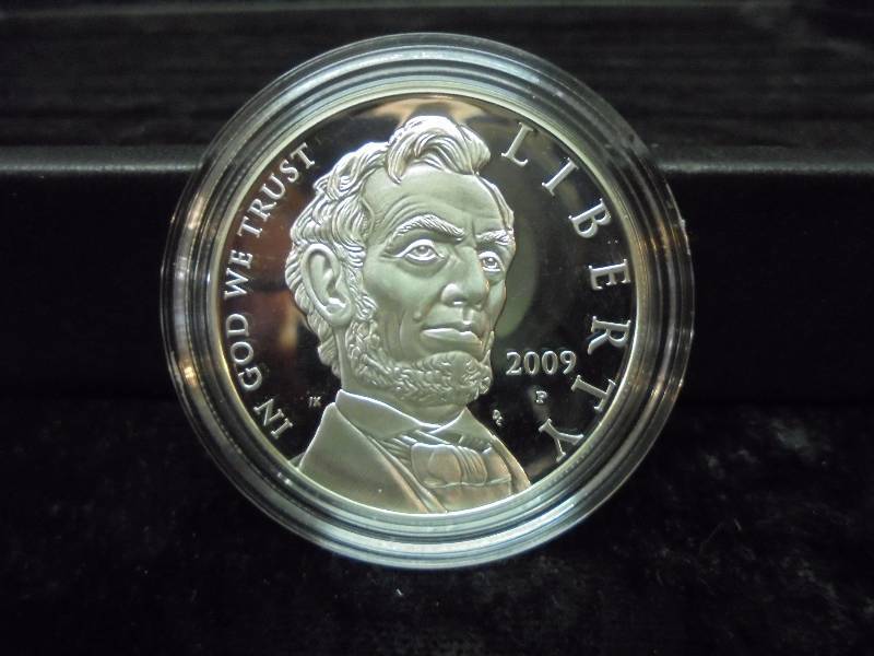 US Mint Abraham Lincoln Commemorative SILVER Dollar in Velvet Display