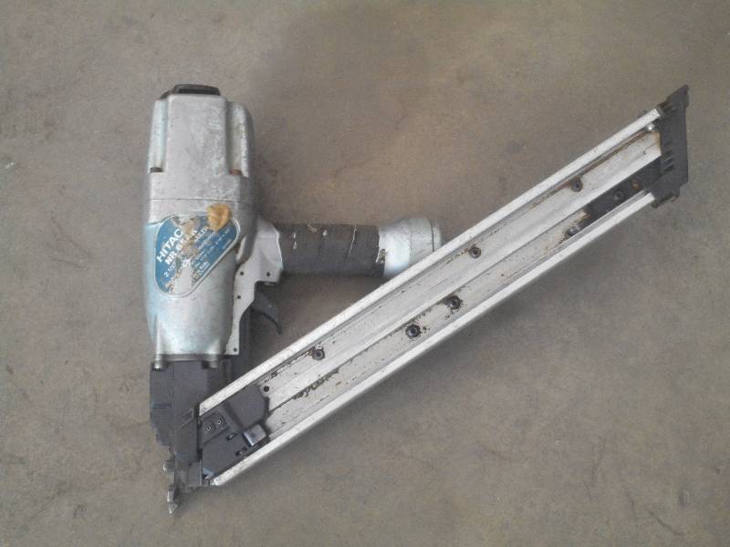 Hitachi 2.5 Pneumatic Strip Nailer...