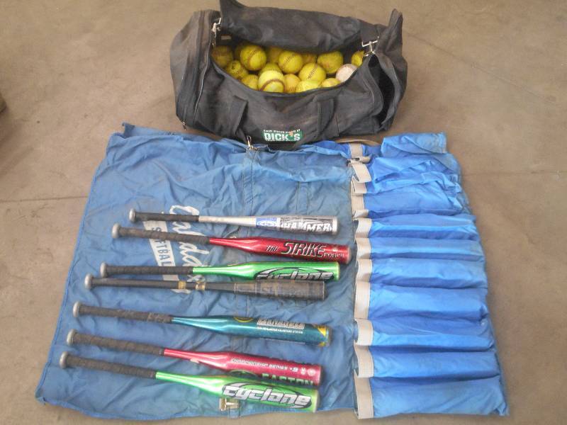 Lot Of Duffle Bag Of Softballs & (...