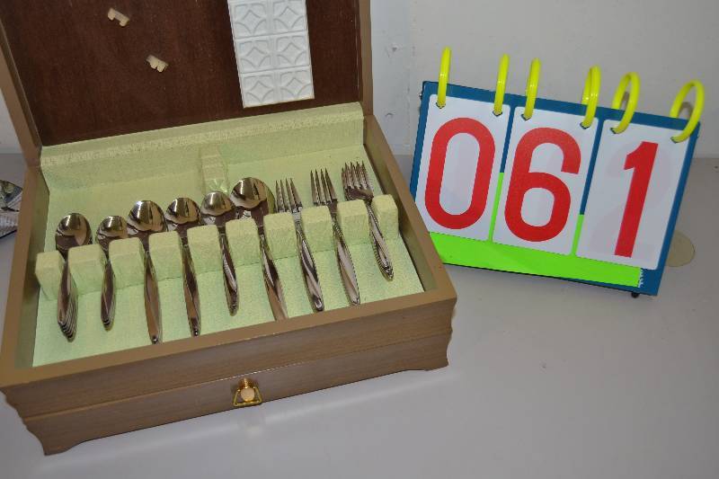 lot 61 image: Flatware