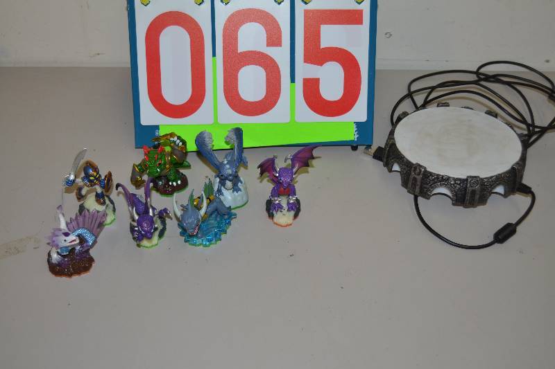 lot 65 image: Skylander Toys