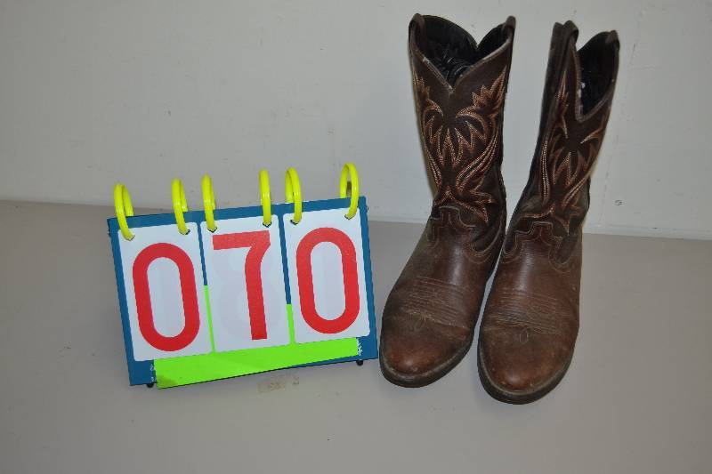 lot 70 image: Mens Cowboy Boots