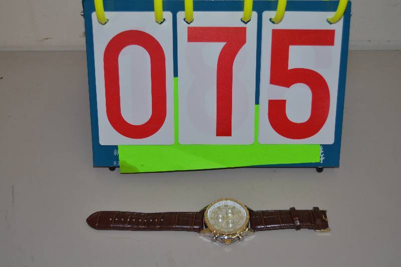 lot 75 image: Watch