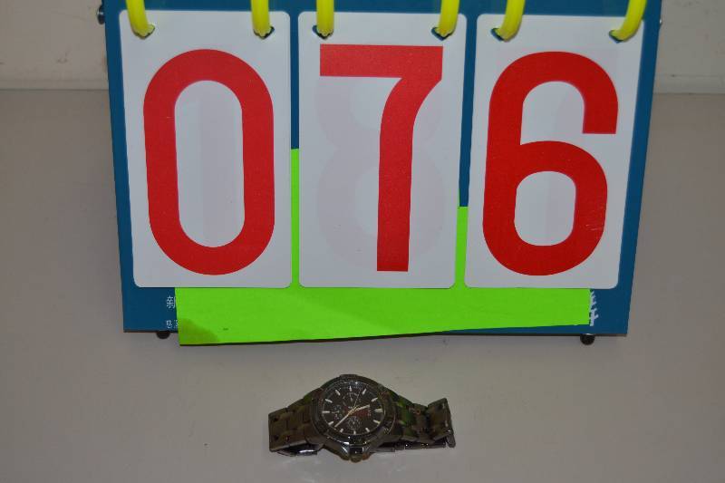 lot 76 image: Watch