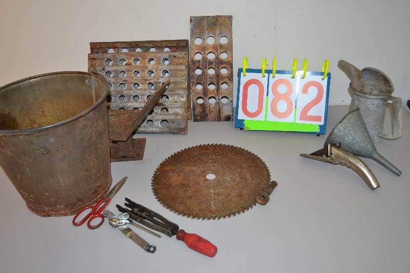 lot 82 image: Metal pail
