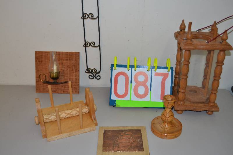 lot 87 image: Home decor