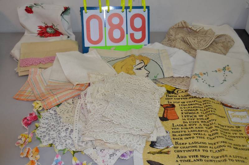 lot 89 image: Vintage Linens