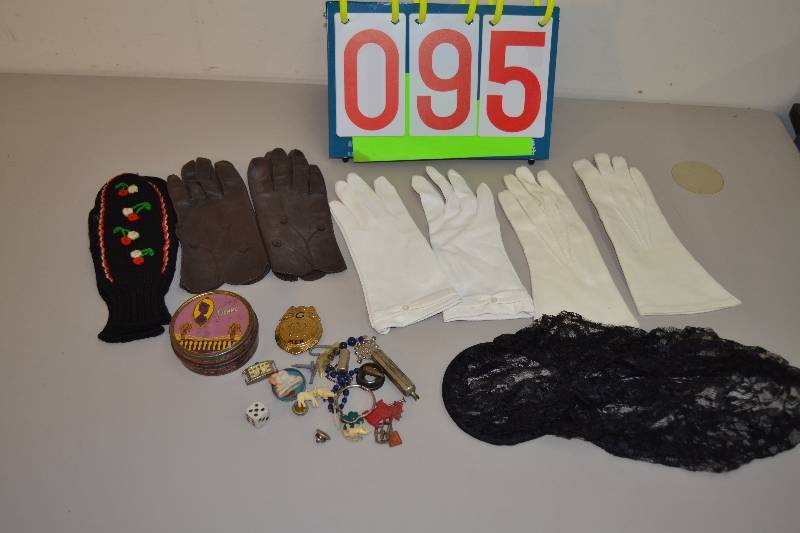 lot 95 image: vintage clothing