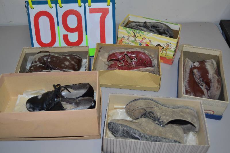 lot 97 image: Shoes