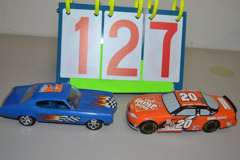 lot 127 image: Die Cast Model Cars