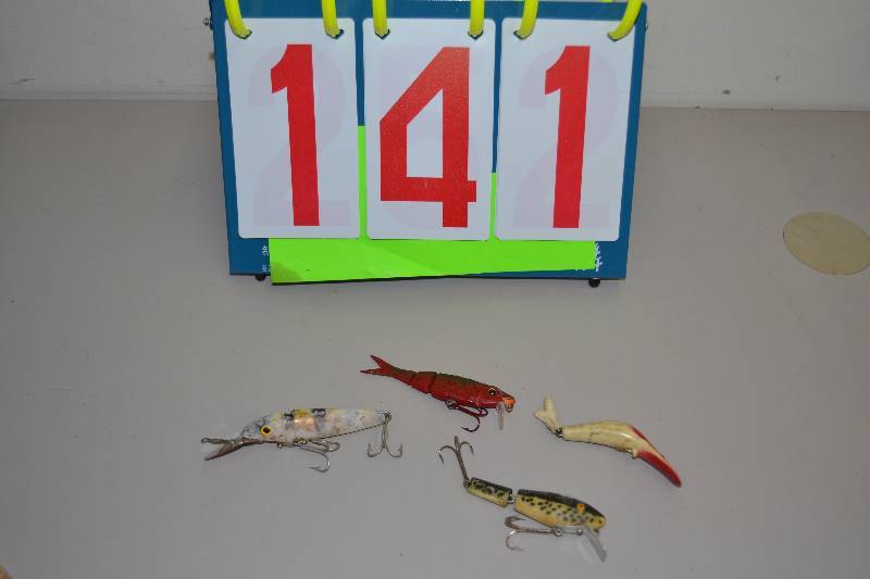 lot 141 image: Fishing lures