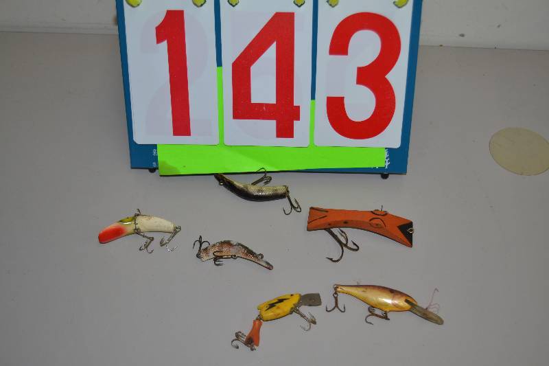lot 143 image: Fishing lures