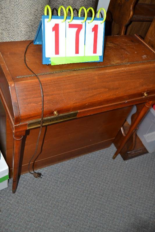 lot 171 image: Vintage electronic organ