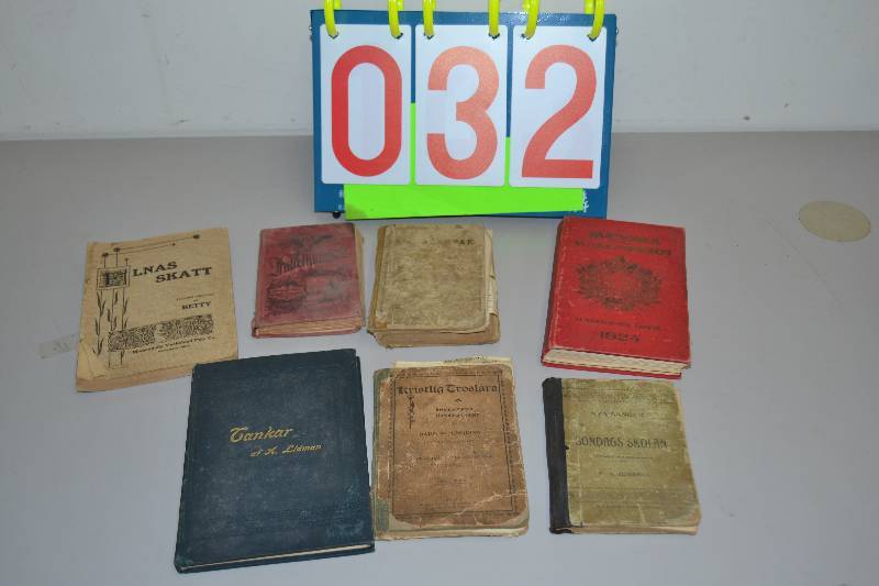 lot 32 image: Vintage Foreign Books