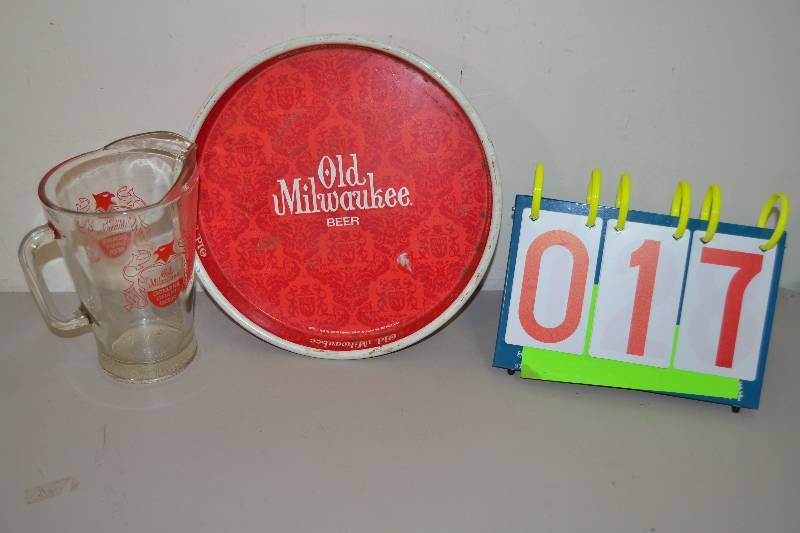 lot 17 image: Old Milwaukee Items