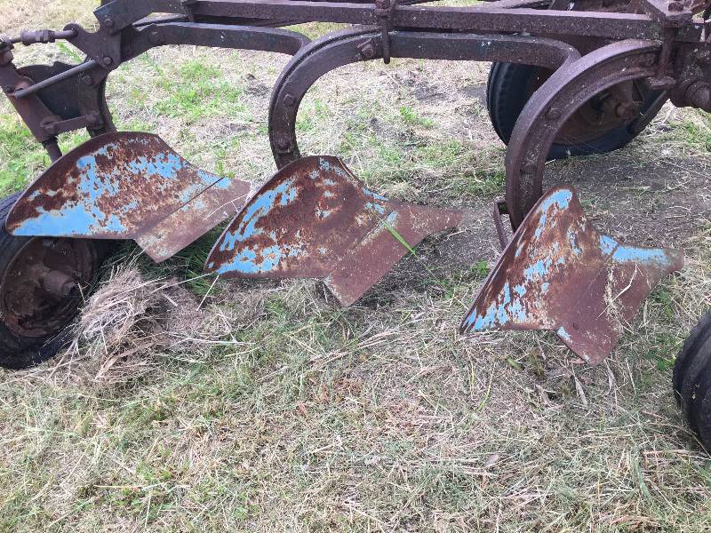 VINTAGE MOLDBOARD PLOW 3 BOTTOM