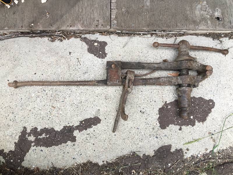 VINTAGE VISE