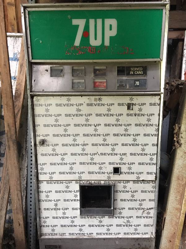 VINTAGE POP MACHINES 7UP AND PEPSI BOTTLES